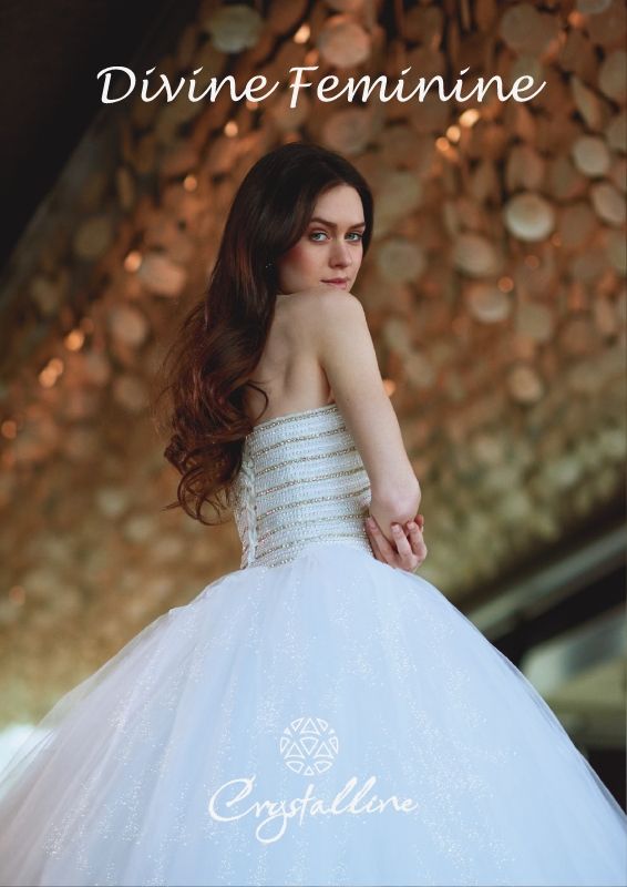 catalog 2019 Devine Feminine.indd